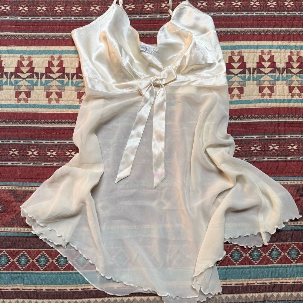 Vintage Elegant Cream Satin Slip size small - Picture 4 of 7